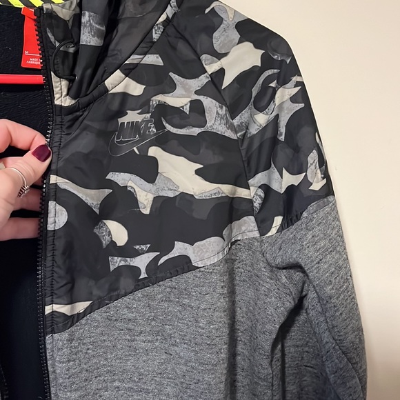 Nike zip up jacket - Picture 3 of 4